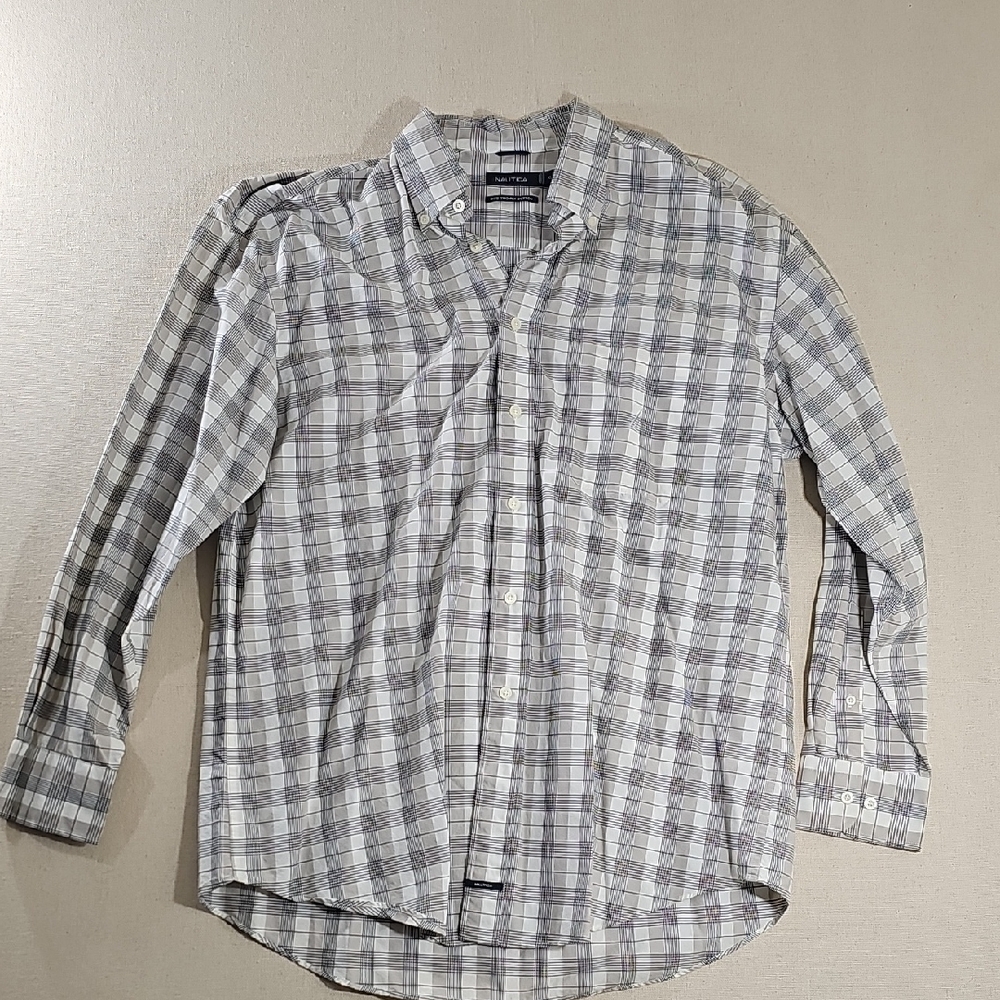 Nautica Men's Casual Gray Plaid Shirt